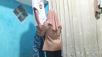 Murid Menggoda Bu Guru Di Ruang Kelas Usai Jam Sekolah