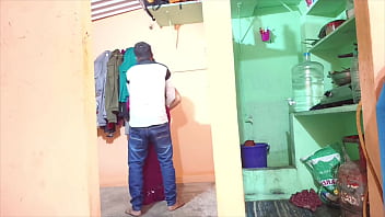 Bhanje Ne Apni Jawani Se Bharpoor Mami Ki Gaand Ko Zor Zor Se Chod Kar Pichwada Faad Diya