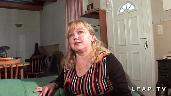 Une Mûre Pulpeuse Se Fait Sodomiser Et Fister Par Son époux