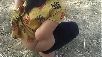 Desi Aunty Mona’s Wild Outdoor Stream