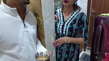 Bade Chhate Wali Padosan Ko Chini Maangne Ke Bahane Chodkar Chikni Chut Mein Maza Diya