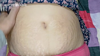 मेरे बेटे ने प्यार से छूकर मुझे उत्तेजित किया, फिर मैंने उससे चुदवाई