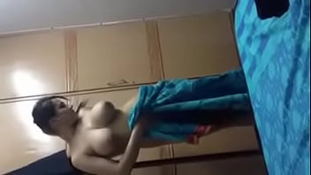 Bhabhi’s Steamy Post-shower Seduction