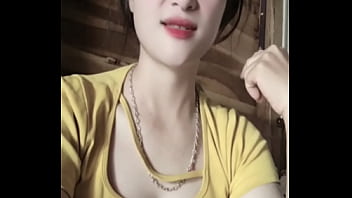Sultry Vietnamese Temptress Serenades With Seductive Beats