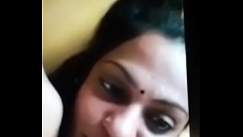 Hot Tamil Babe’s Steamy Selfie