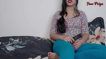 उसकी देसी गर्म सौतेली बहन की आँखों में चमक आ गई जब उसने मेरा खड़ा लंड देखा