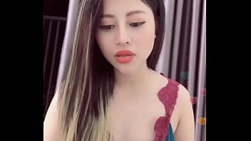 Buổi Diễn Nóng Bỏng Của Idol Uplive Khiến Fan Phát Cuồng