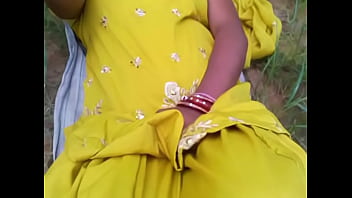 गांव की चुलबुली लड़की खेत में हिंदी ऑडियो के साथ गर्म मज़ा