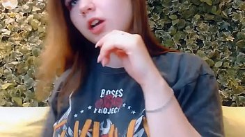 Hypnotic Vixen Performs Live, Teasing And Pleasing On Her Filthy Cam Show