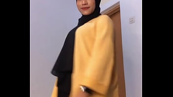 Hijab Hottie’s Hypnotic Hip Swings
