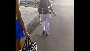 Lidi’s Seductive Stroll