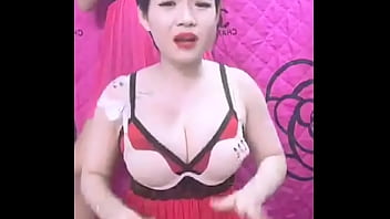 Sizzling Vietnamese Babe Streaming Live And Ready For You