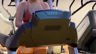 Masajitos Ardientes Del Entrenador Cachondo Tras El Gimnasio