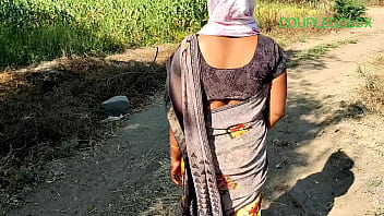 खेत में जा रही उस गर्म औरत की तस्वीर ने मेरा खून गर्म कर दिया