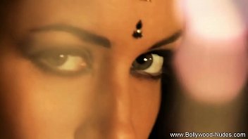 Voluptuous Bollywood Beauty Bares All In Steamy Nude Display