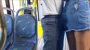 Estudante Novinha Arregaçada Com Força Dentro Do ônibus Lotado, Gemendo Alto Pra Todo Mundo Ouvir