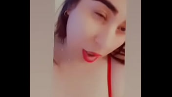 عاهرة عربية ساخنة تغني بلهفة: من سيمتعني بمص طيزي النارية؟