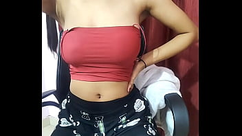 Sultry Indian Beauty’s Steamy Live Sex Show