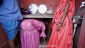 गर्म किचन में भारतीय सौतेले परिवार का सेक्सी मज़ा