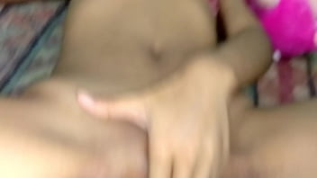 ครูสาวสุดร้อนแรงรอให้คุณมาเติมเต็มในร่องลึกของเธอ