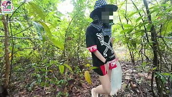 สาวไทยใจกล้าเดินโชว์หีสวยริมถนนท่ามกลางท้องทุ่ง
