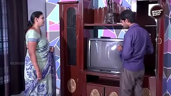 Sizzling Desi Aunty Gets Hot And Heavy With The Cable Guy