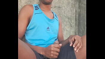 Exibindo Minha Punheta Pra Vocês Na Rua
