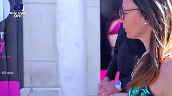Une épouse Soumise Se Fait Prendre Sauvagement Sous Le Regard Excité De Son Mari Candauliste