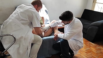 A Safadeza No Consultório: Os Médicos Tarados Me Foderam Sem Camisinha Na Maca Ginecológica