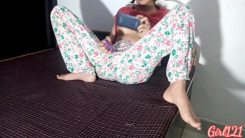 Caught Red-handed: This Indian Babe Is Getting Off All Alone