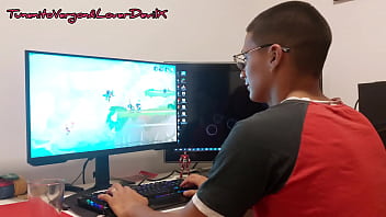 Gamer Con Una Verga Enorme Y Su Amiga Cachonda Lista Para Follar Sin Parar