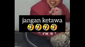Gadis Montok Tertawa Penuh Gairah Dan Hasrat Membara
