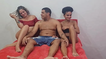 Metendo Forte No Cuzinho Apertado Da Mãe E Da Filha