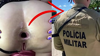 O Negão Fode Com Força A Esposa Do Policial Enquanto Ela Geme E Provoca O Marido Corno