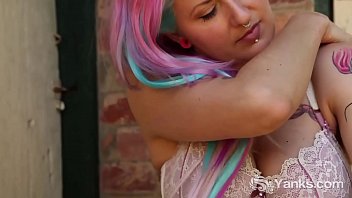 Sultry Slut Zahra Stardust’s Wild Outdoor Climax