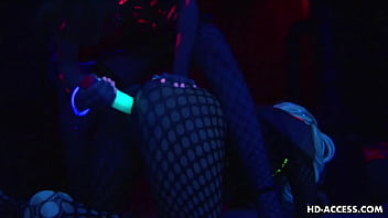 Voluptuous Vixen Devours A Thick, Throbbing Shaft