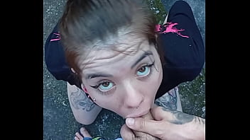 Sugando Gostoso No Jardim Aberto Para Todos