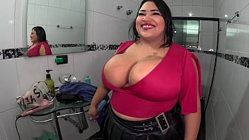 Uma Peituda Gigante E Gostosa Apronta Safadezas Na Mansão, Essa Bbw Putinha Está Pronta Para Ser Sua Boneca De Prazer