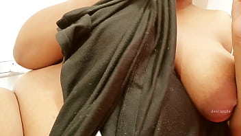 A Voluptuous Indian Aunty With Irresistible, Full Tits