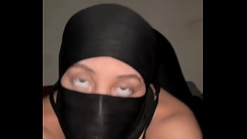 Sultry Arab Queen In Hijab Shows Off Her Alluring Assets