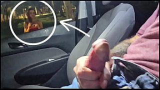Meu Pau Pulsou E Jorrou Leite Na Rua Enquanto Encarava A Gostosa Safada Na Parada