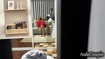 Jakarta Viral: Pasangan Nyata Merayakan Ulang Tahun Dengan Mainan Seks Dan Berbagi Ranjang Dengan Teman Pria, Sementara Suami Mengintip Dari Kamar Tetangga