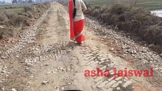 एकाकी देसी आंटी को पटाकर गाड़ी में जबरदस्त पहली चुदाई