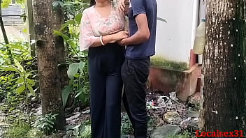 Outdoor Mein Maza Aaya Desi Girlfriend Ke Saath Rough Chudai Ka