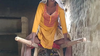 Meri Garmi Bhari Desi Biwi Ko Mera Dost Chod Raha Tha