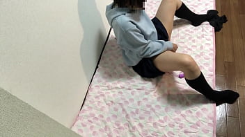 初めてのオナニーで何度も絶頂を繰り返す