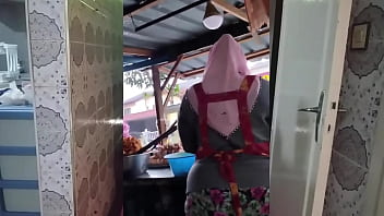 Voluptuous Indonesian Muslim Milf With Curves To Worship