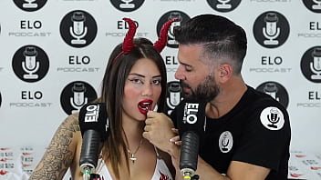 Una Entrevista Ardiente Y Llena De Deseo Con Elo Podcast Desde Buenos Aires, Argentina, Donde Sara Blonde Y Elo Picante Se Entregan A Confesiones íntimas Y Provocativas.
