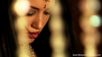 Swaying Goddess Of India’s Most Seductive Moves