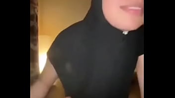 Menggila Dengan Memek Sempit Dan Kontol Gede Di Balik Jilbab